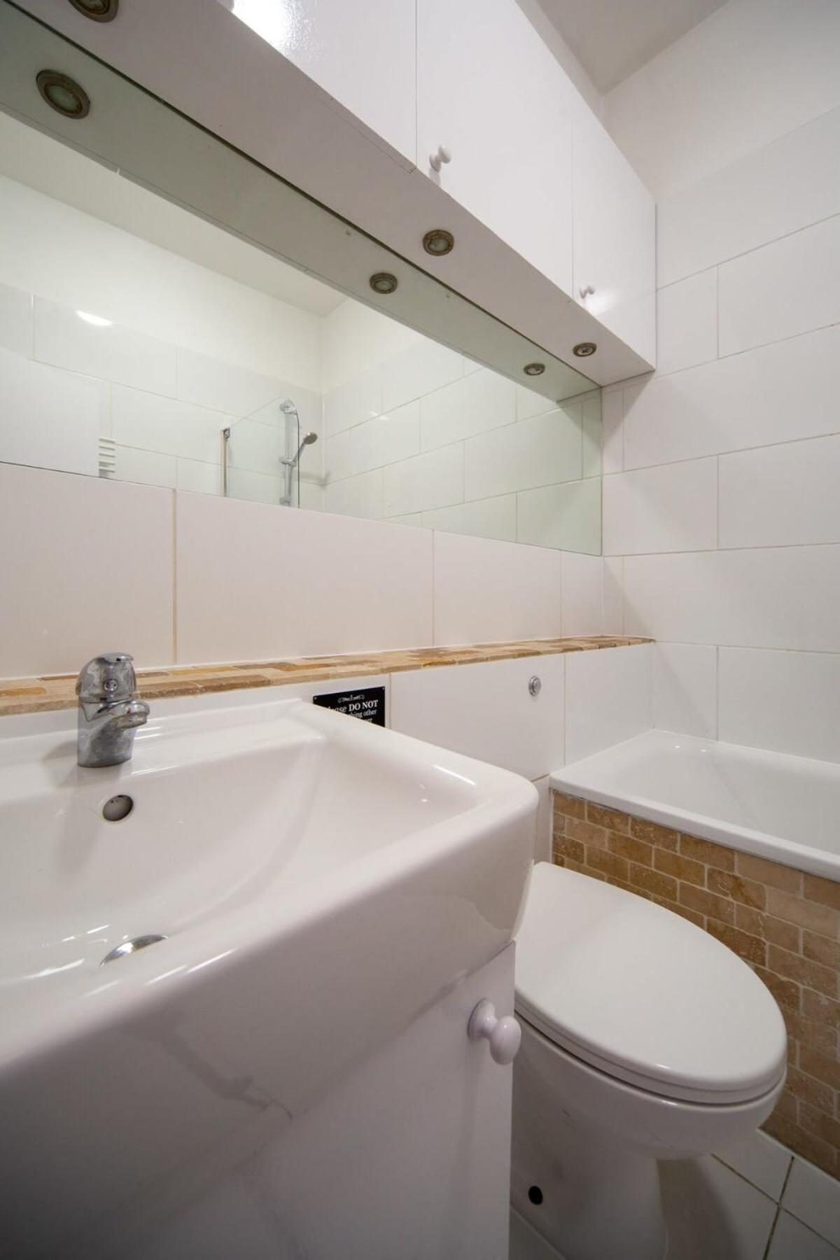 Lovely 2 Bedroom Apartment In Tooting London Exterior foto